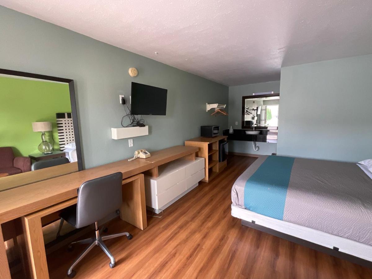 Country Yard Inn And Suites Sikeston Eksteriør billede